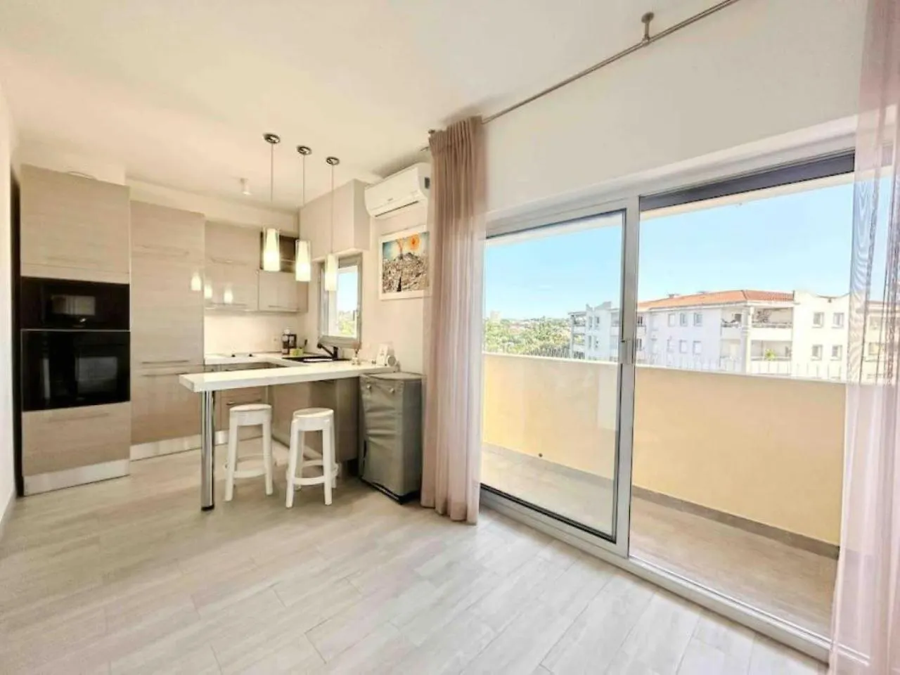 Il Gioiello : Apt 2 Pers, Clim, Piscine, Parking Antibes Francia