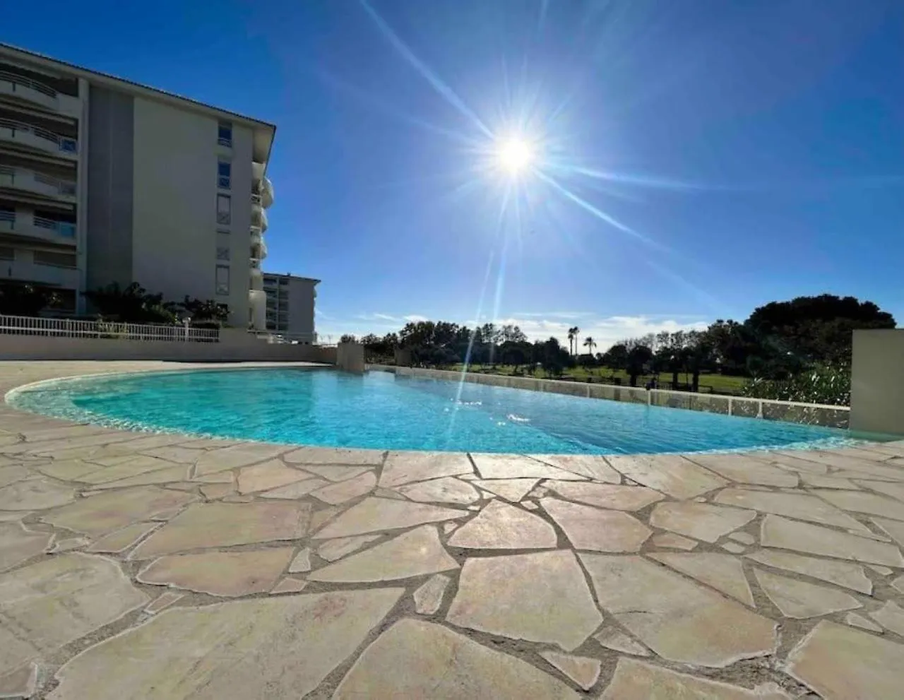 Il Gioiello : Apt 2 Pers, Clim, Piscine, Parking Antibes